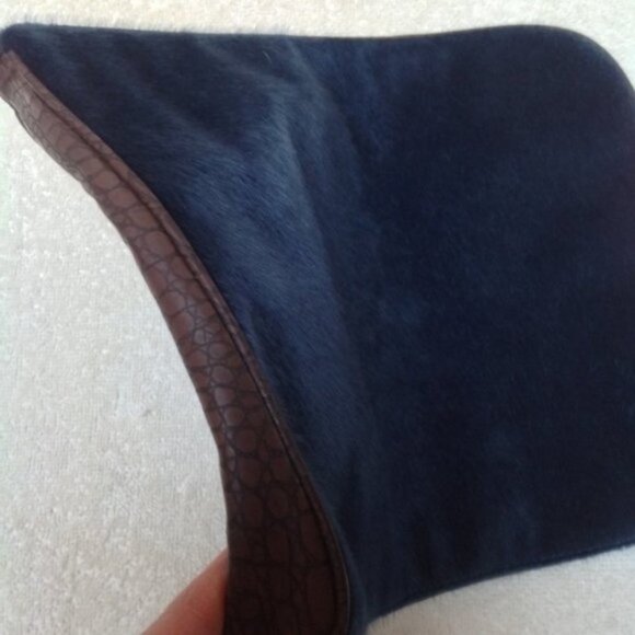 Textured Faux Fur Clutch Zip Closure Organizer 10 x 8 inch Tablet Cover Bag - Picture 5 of 6